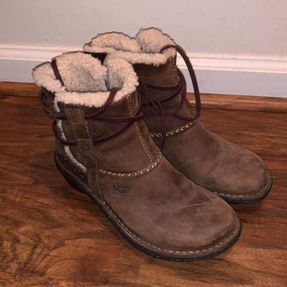 UGG Short Brown Boots - Picture 2 of 9
